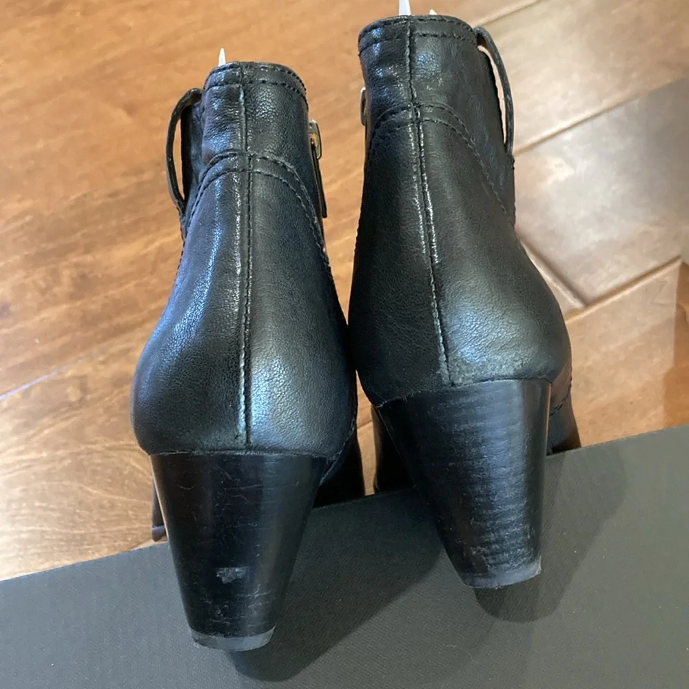 Frye Bundle (2 Pairs) - Picture 7 of 17